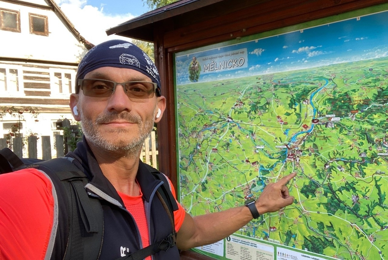 Man pointing at map for runners